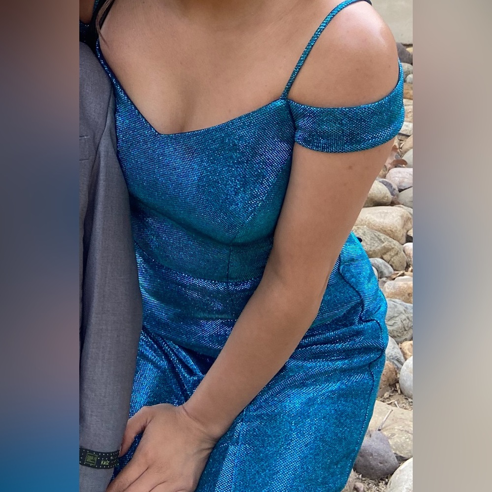 Dress - Picture 7 of 7